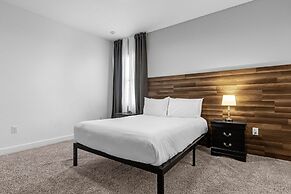 Upstay - 13-bedroom Resort Home w Pool Hot Tub BBQ