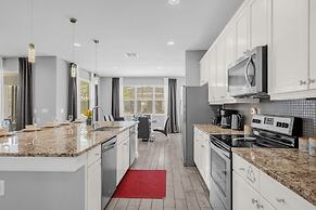 Upstay - 13-bedroom Resort Home w Pool Hot Tub BBQ