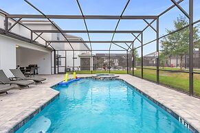 Upstay - 13-bedroom Resort Home w Pool Hot Tub BBQ