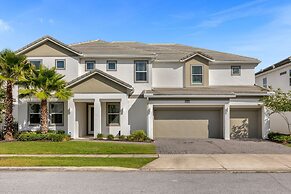 Upstay - 13-bedroom Resort Home w Pool Hot Tub BBQ