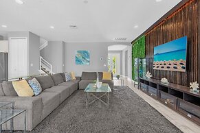 Upstay - 13-bedroom Resort Home w Pool Hot Tub BBQ