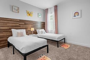 Upstay - 13-bedroom Resort Home w Pool Hot Tub BBQ