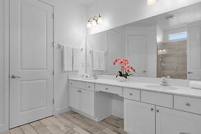 Upstay - 13-bedroom Resort Home w Pool Hot Tub BBQ