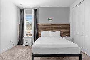 Upstay - 13-bedroom Resort Home w Pool Hot Tub BBQ