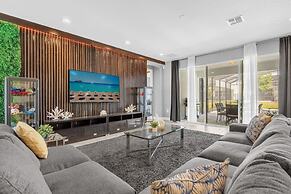 Upstay - 13-bedroom Resort Home w Pool Hot Tub BBQ