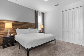 Upstay - 13-bedroom Resort Home w Pool Hot Tub BBQ