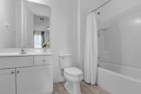 Upstay - 13-bedroom Resort Home w Pool Hot Tub BBQ