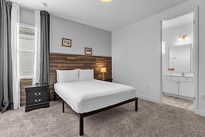 Upstay - 13-bedroom Resort Home w Pool Hot Tub BBQ