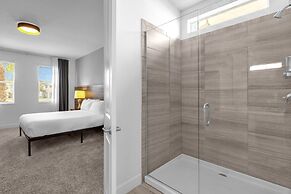 Upstay - 13-bedroom Resort Home w Pool Hot Tub BBQ