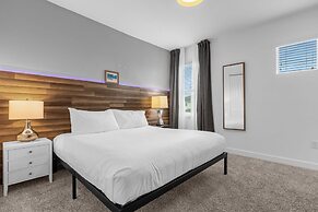 Upstay - 13-bedroom Resort Home w Pool Hot Tub BBQ