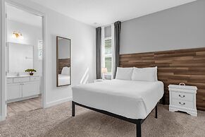 Upstay - 13-bedroom Resort Home w Pool Hot Tub BBQ