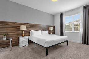 Upstay - 13-bedroom Resort Home w Pool Hot Tub BBQ