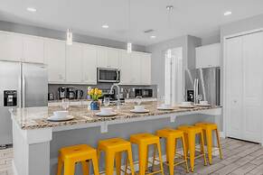 Upstay - 13-bedroom Resort Home w Pool Hot Tub BBQ