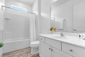 Upstay - 13-bedroom Resort Home w Pool Hot Tub BBQ