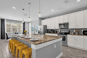 Upstay - 13-bedroom Resort Home w Pool Hot Tub BBQ