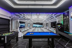 Upstay - Theme Rooms Pool Spa Theatre Arcade