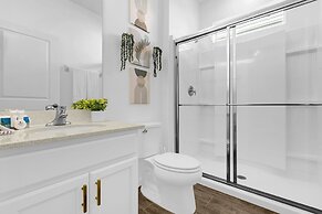 Upstay - Theme Rooms Pool Spa Theatre Arcade