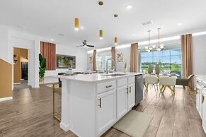 Upstay - Theme Rooms Pool Spa Theatre Arcade