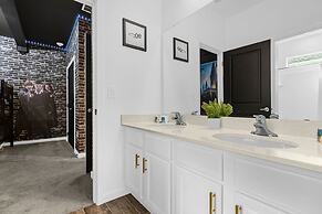 Upstay - Theme Rooms Pool Spa Theatre Arcade