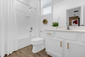 Upstay - Theme Rooms Pool Spa Theatre Arcade