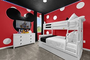 Upstay - Theme Rooms Pool Spa Theatre Arcade