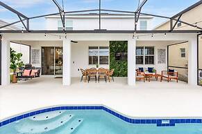 Upstay - Theme Rooms Pool Spa Theatre Arcade