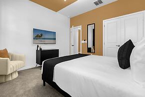 Upstay - Theme Rooms Pool Spa Theatre Arcade