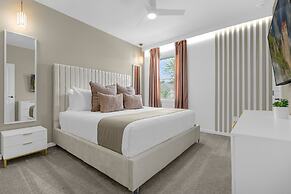 Upstay - Theme Rooms Pool Spa Theatre Arcade