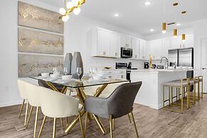 Upstay - Theme Rooms Pool Spa Theatre Arcade