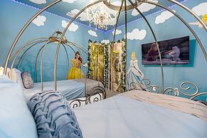 Upstay - Theme Rooms Pool Spa Theatre Arcade