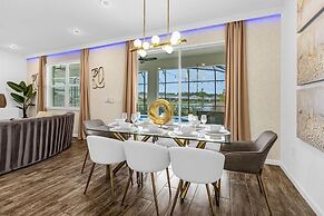 Upstay - Theme Rooms Pool Spa Theatre Arcade