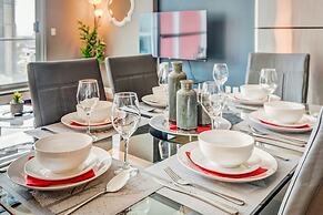 Downtown Condo w Incredible Views and BBQ