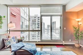 Downtown Condo w Incredible Views and BBQ