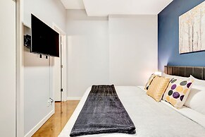 Downtown Condo w Incredible Views and BBQ