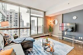 Downtown Condo w Incredible Views and BBQ