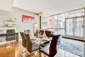 Downtown Condo w Incredible Views and BBQ