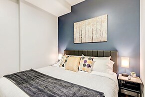 Downtown Condo w Incredible Views and BBQ