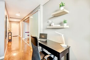 Downtown Condo w Incredible Views and BBQ