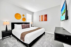 Upstay - Modern Pool Home w Games - Sleeps 18