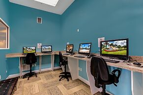 Upstay - Modern Pool Home w Games - Sleeps 18