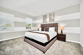 Upstay - Modern Pool Home w Games - Sleeps 18