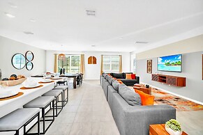 Upstay - Modern Pool Home w Games - Sleeps 18