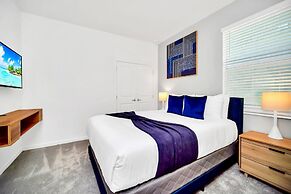 Upstay - Modern Pool Home w Games - Sleeps 18