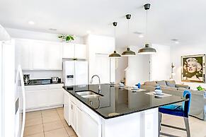 Sonoma Resort Home With Private Pool Games Room