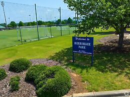 Spacious Studio Apt - Near Merrimack Park