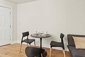 Spacious Studio Apt - Near Merrimack Park