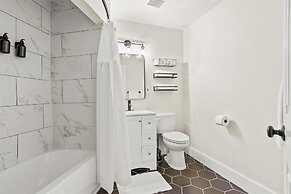 Spacious Studio Apt - Near Merrimack Park