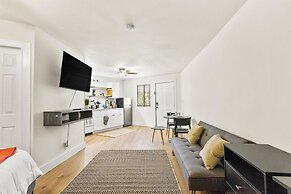 Spacious Studio Apt - Near Merrimack Park