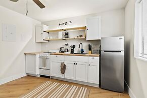 Spacious Studio Apt - Near Merrimack Park