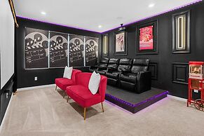 Upstay - 26 Guests Mansion w Pool-cinema-spa-games